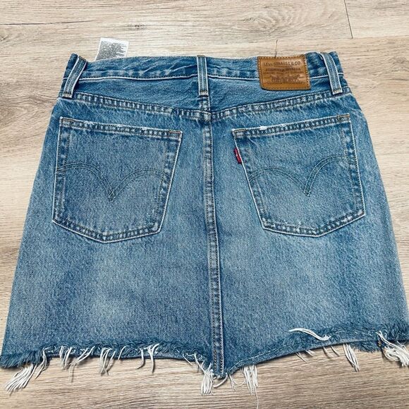 Levi’s Premium 501 Distressed Denim Skirt - size 25 - Picture 2 of 3